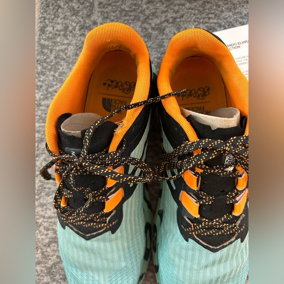 Preloved TNF Vectiv X sneakers - Picture 15 of 16